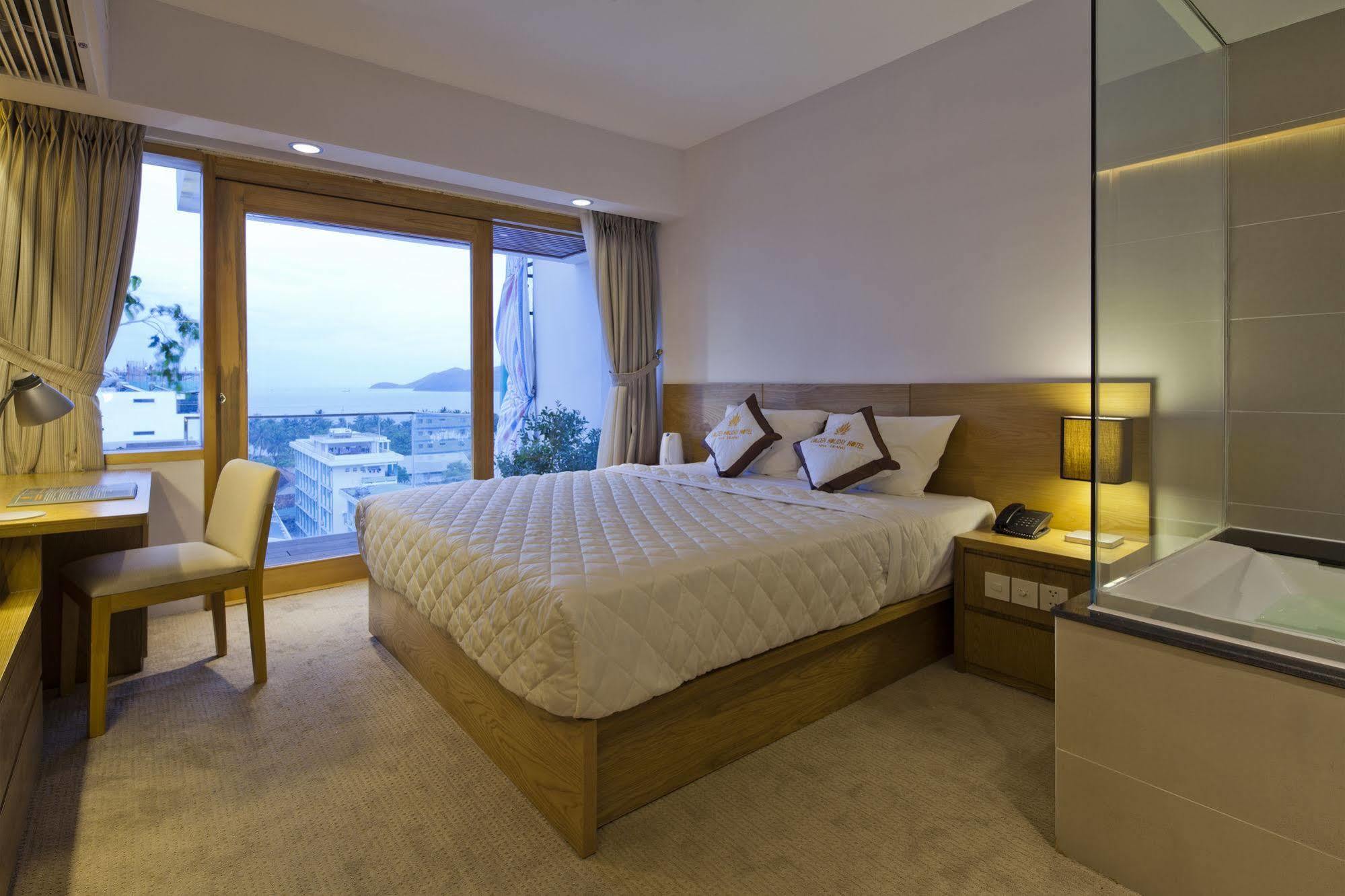 โกลเดน ฮอลิเดย์ โฮเต็ล นาตรัง Hotel ญาจาง ภายนอก รูปภาพ