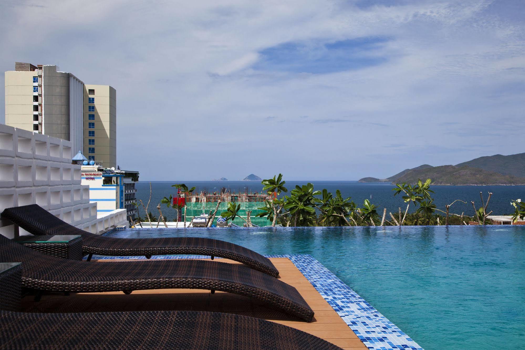 โกลเดน ฮอลิเดย์ โฮเต็ล นาตรัง Hotel ญาจาง ภายนอก รูปภาพ