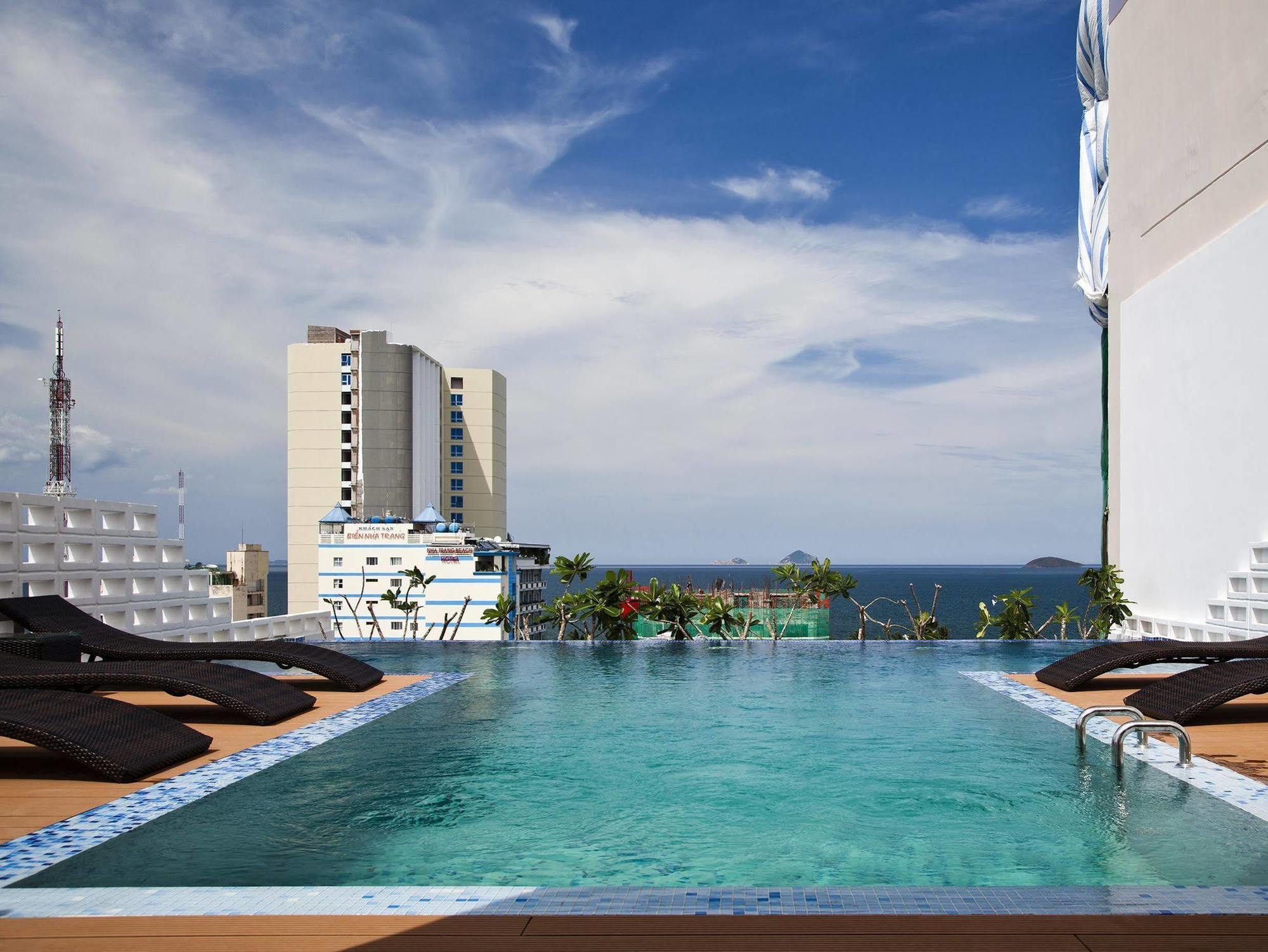 โกลเดน ฮอลิเดย์ โฮเต็ล นาตรัง Hotel ญาจาง ภายนอก รูปภาพ