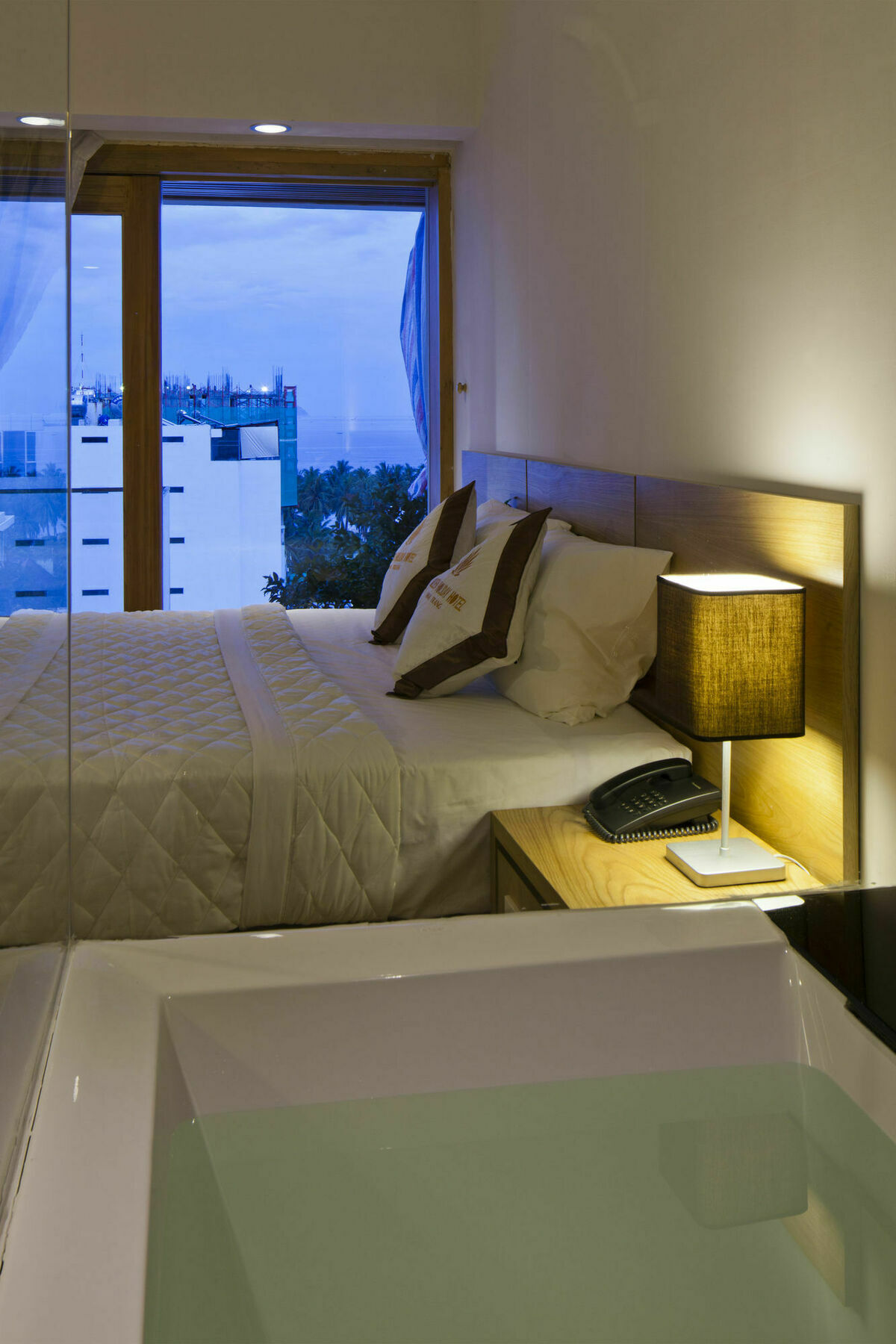 โกลเดน ฮอลิเดย์ โฮเต็ล นาตรัง Hotel ญาจาง ภายนอก รูปภาพ